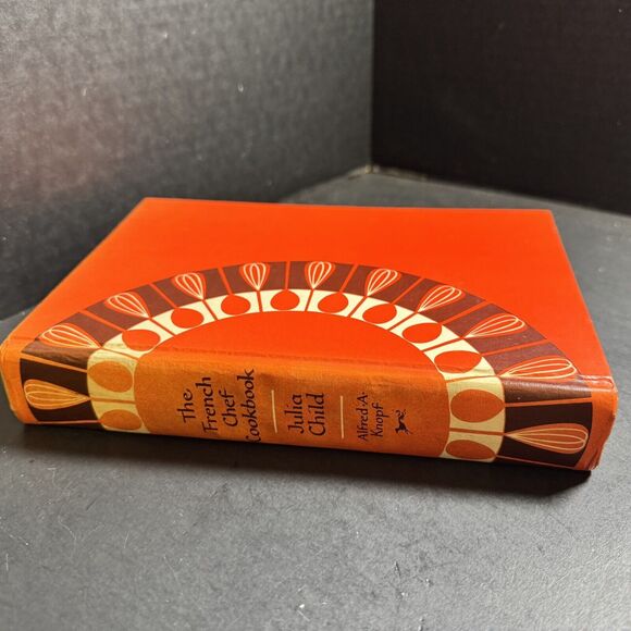 Vintage Julia Child Cook Book, "The French Chef Cookbook" hard cover [Book 208] - Picture 2 of 14